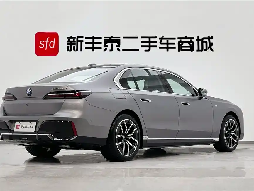 BMW i7 2025