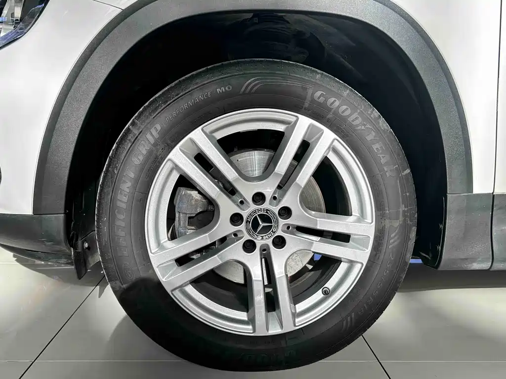 Mercedes-Benz GLB 2023