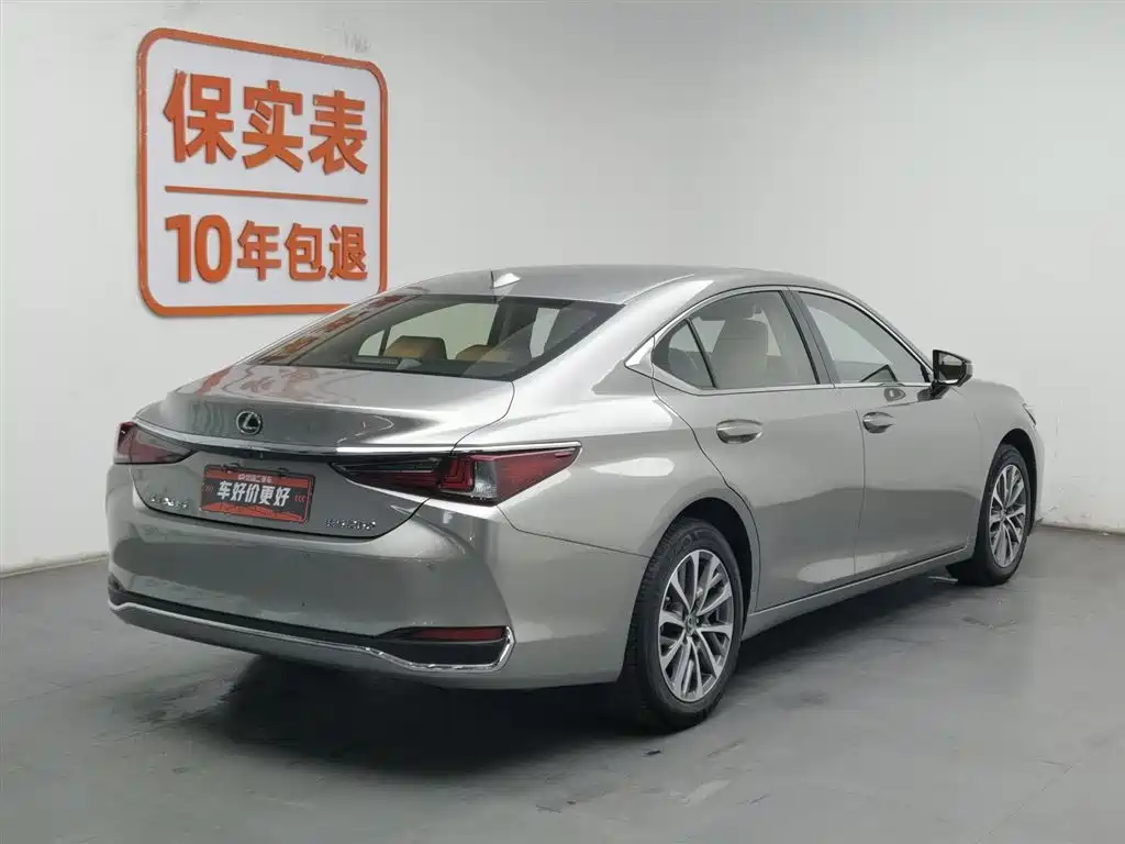 Lexus ES 2023