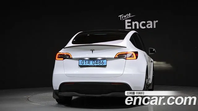 Tesla Model Y 2024