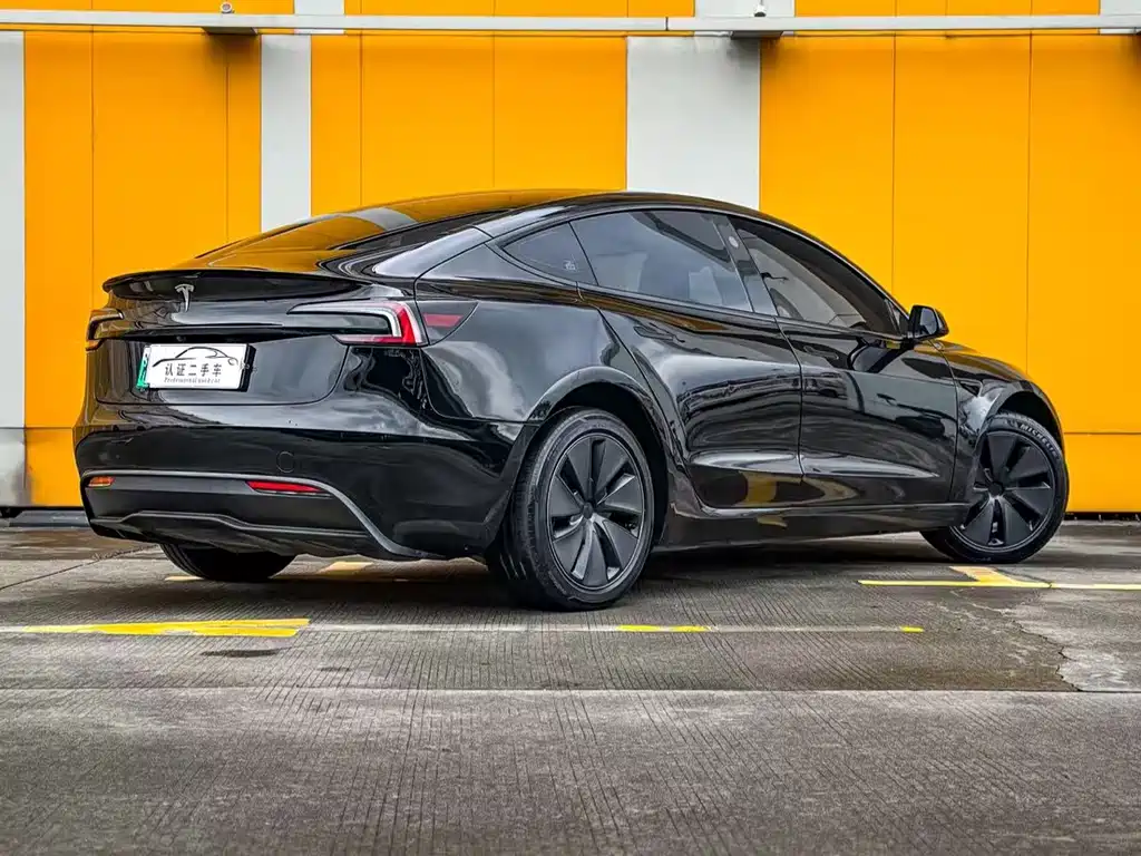 Tesla Model 3 2024