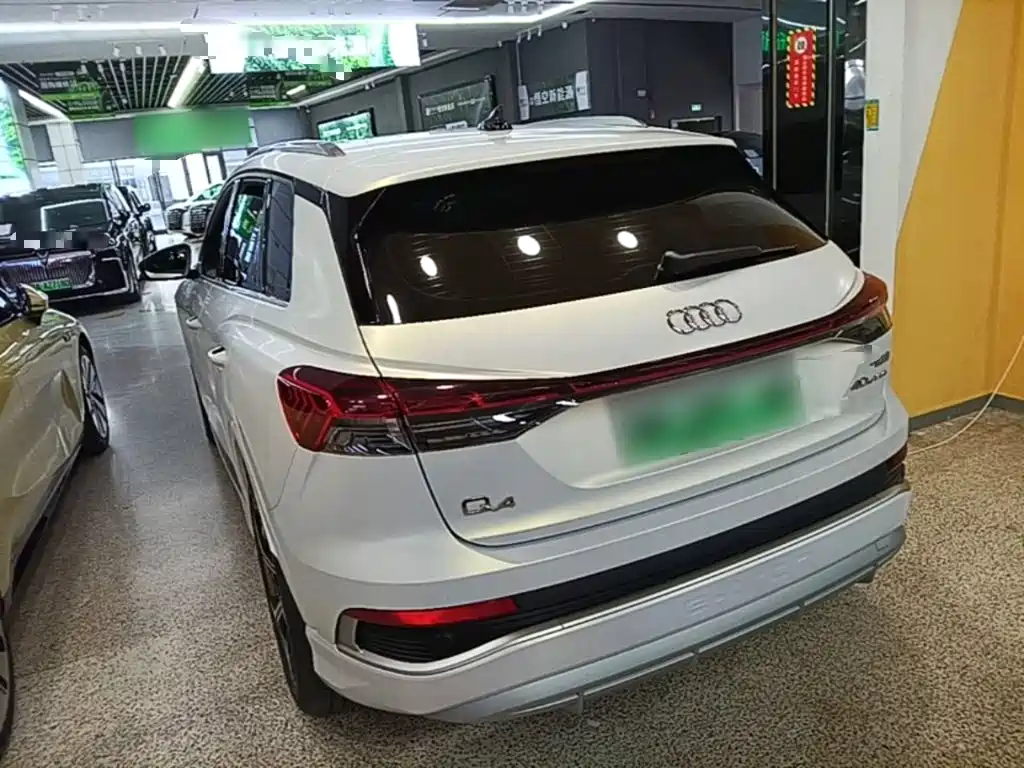 Audi Q4 e-tron 2024