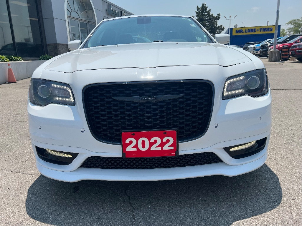 Chrysler 300 2022
