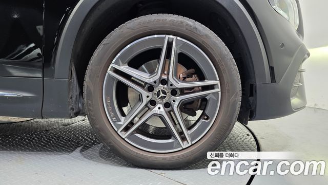 Mercedes-Benz GLB 2023