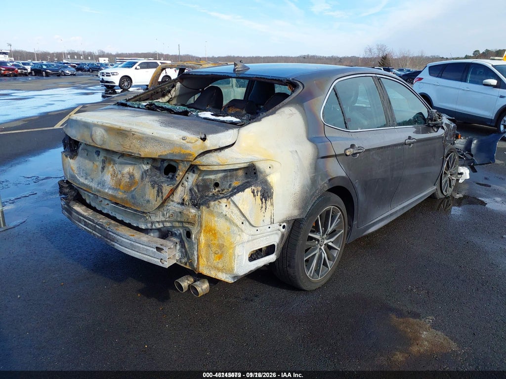 Toyota Camry 2021