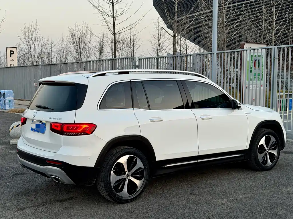 Mercedes-Benz GLB 2023
