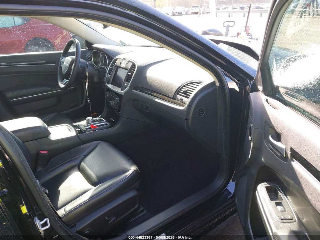 Chrysler 300 2023