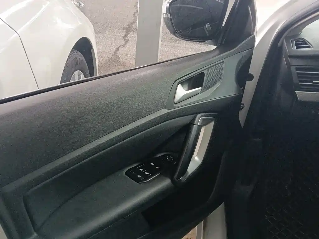 Peugeot 408 2021