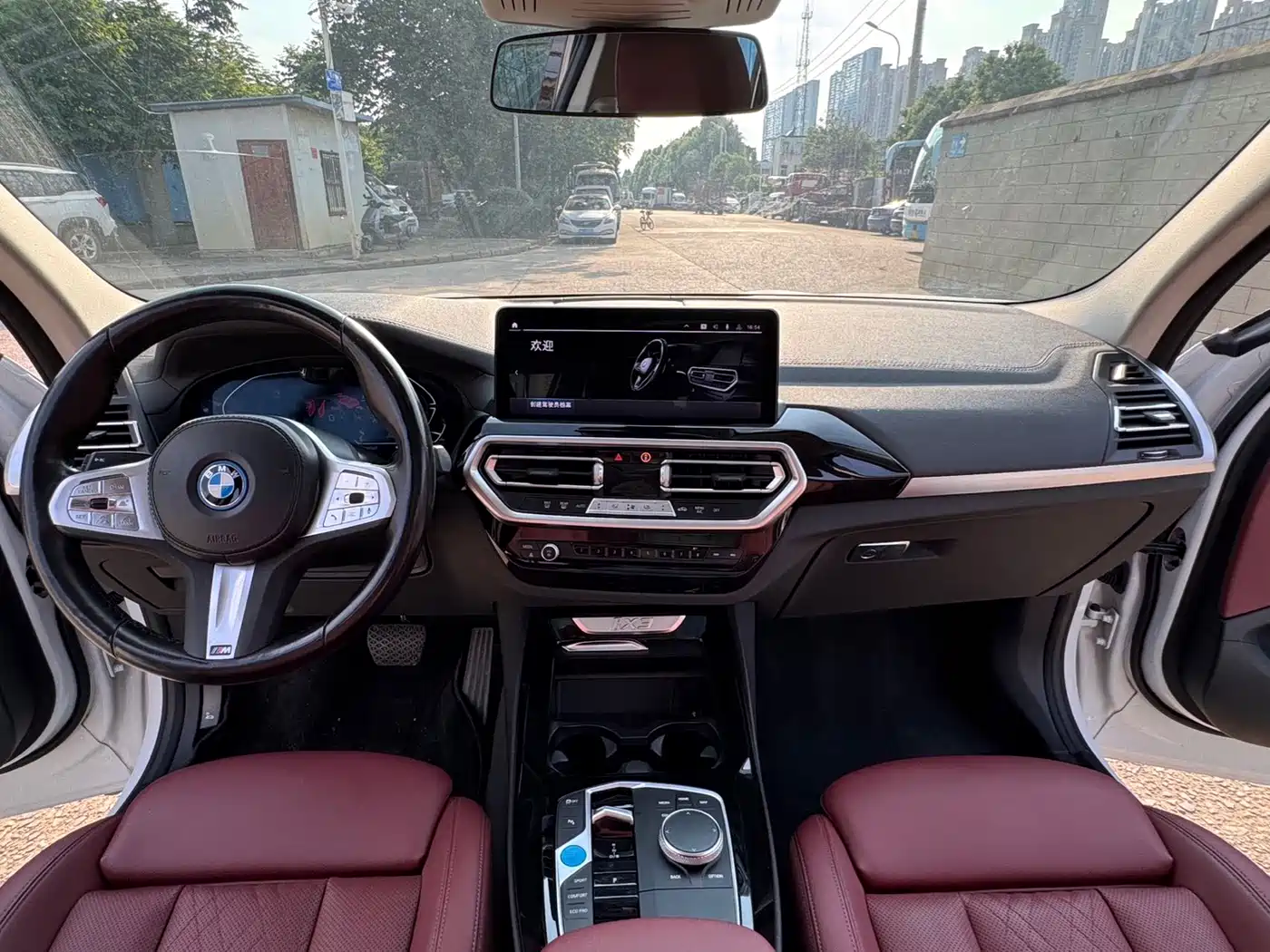 BMW iX3 2024