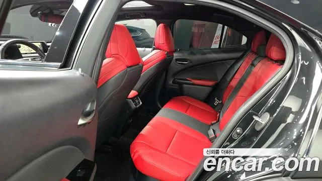Lexus UX 2021