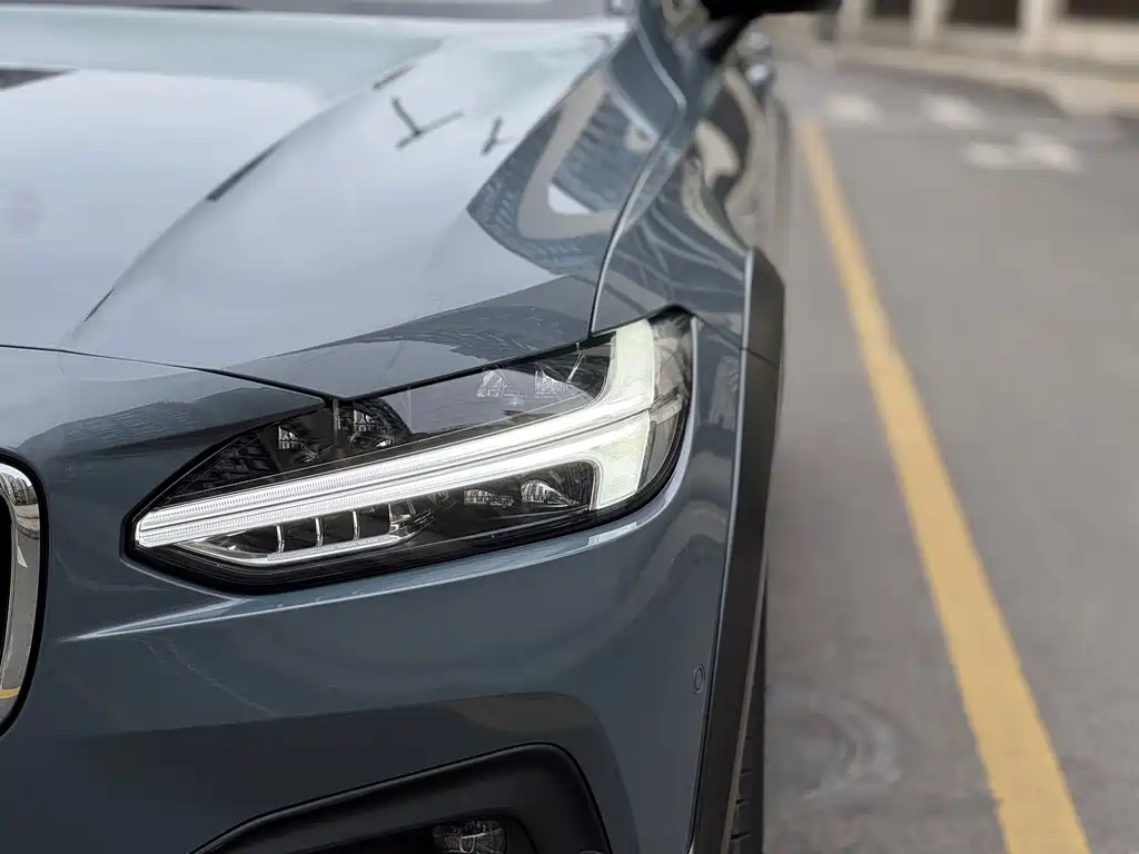 Volvo V90 2023