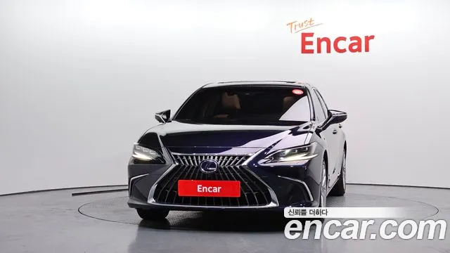 Lexus ES 2022