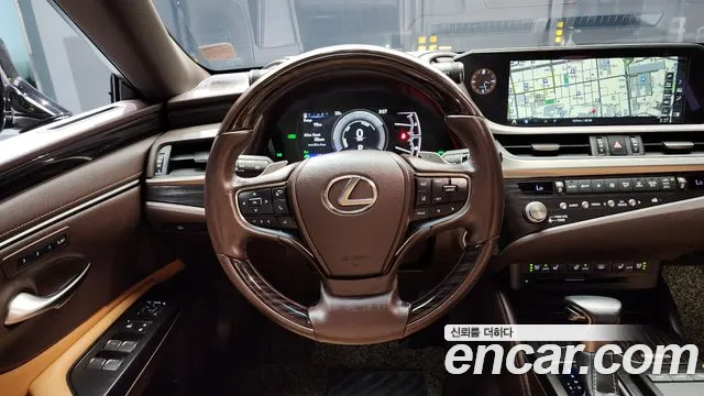 Lexus ES 2021
