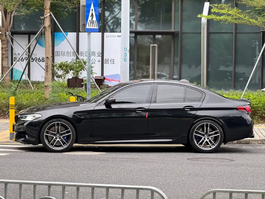 BMW M5 2021