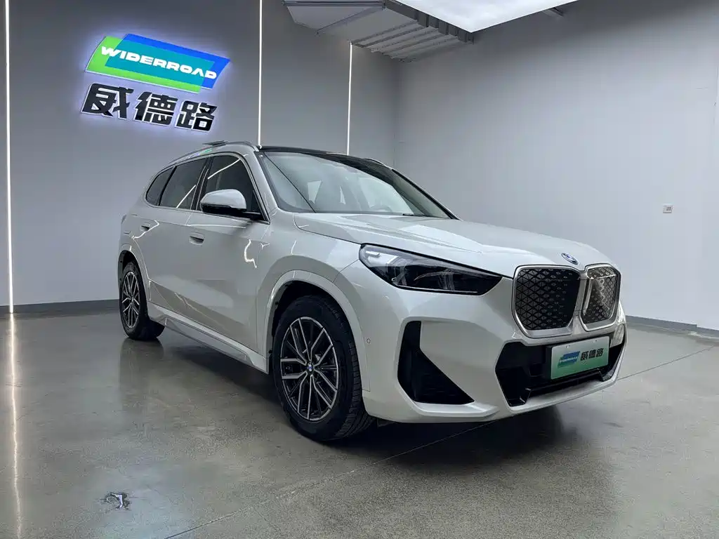 BMW iX1 2025