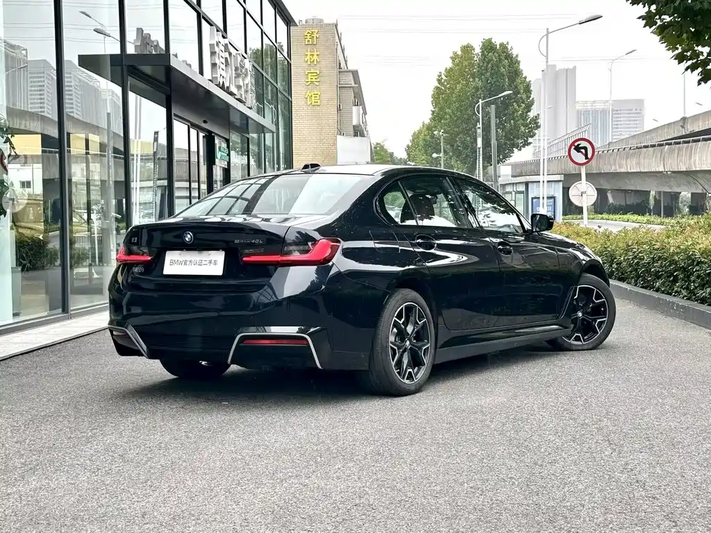 BMW i3 2025