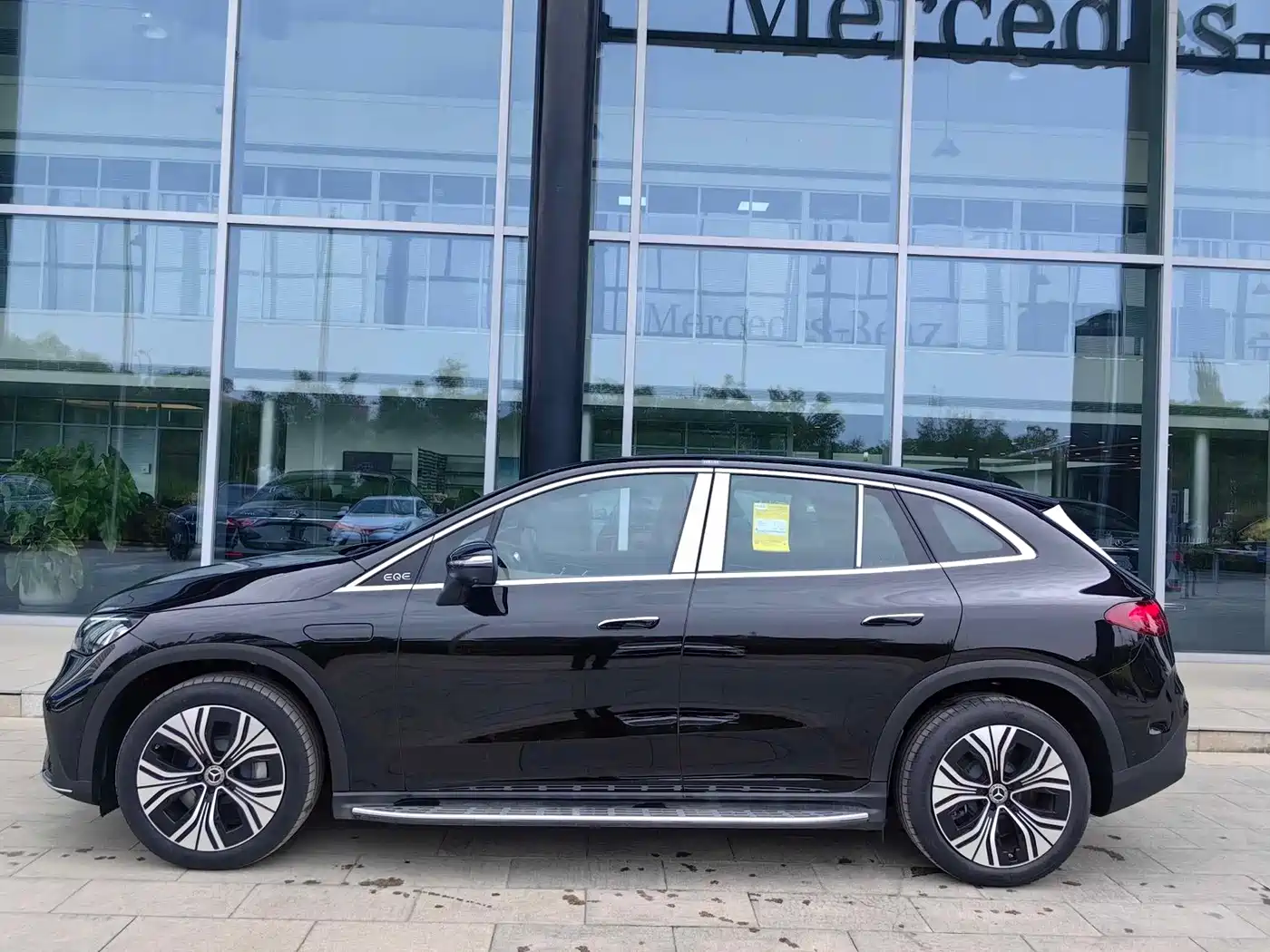 Mercedes-Benz EQE SUV 2025