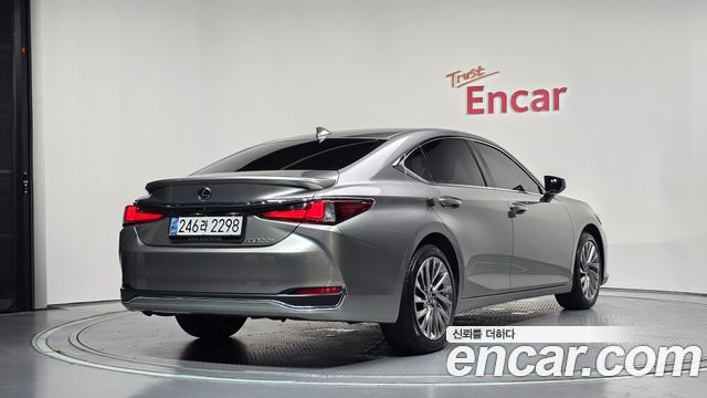 Lexus ES 2024