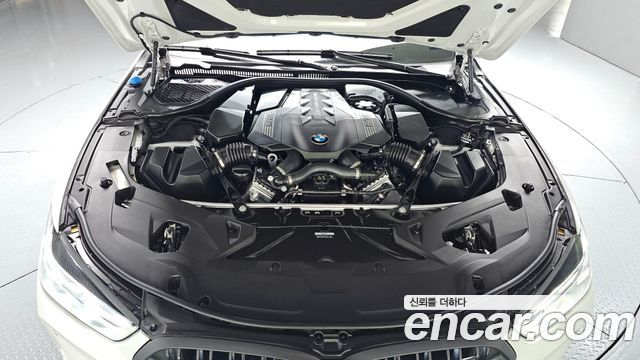 BMW 8 серии 2025