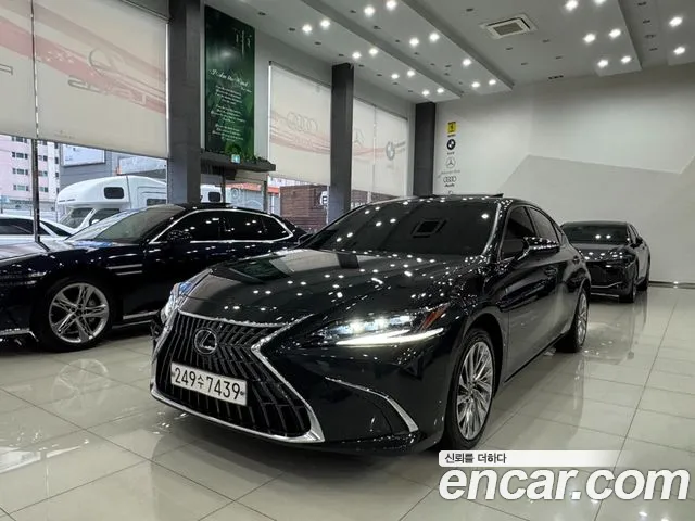 Lexus ES 2024