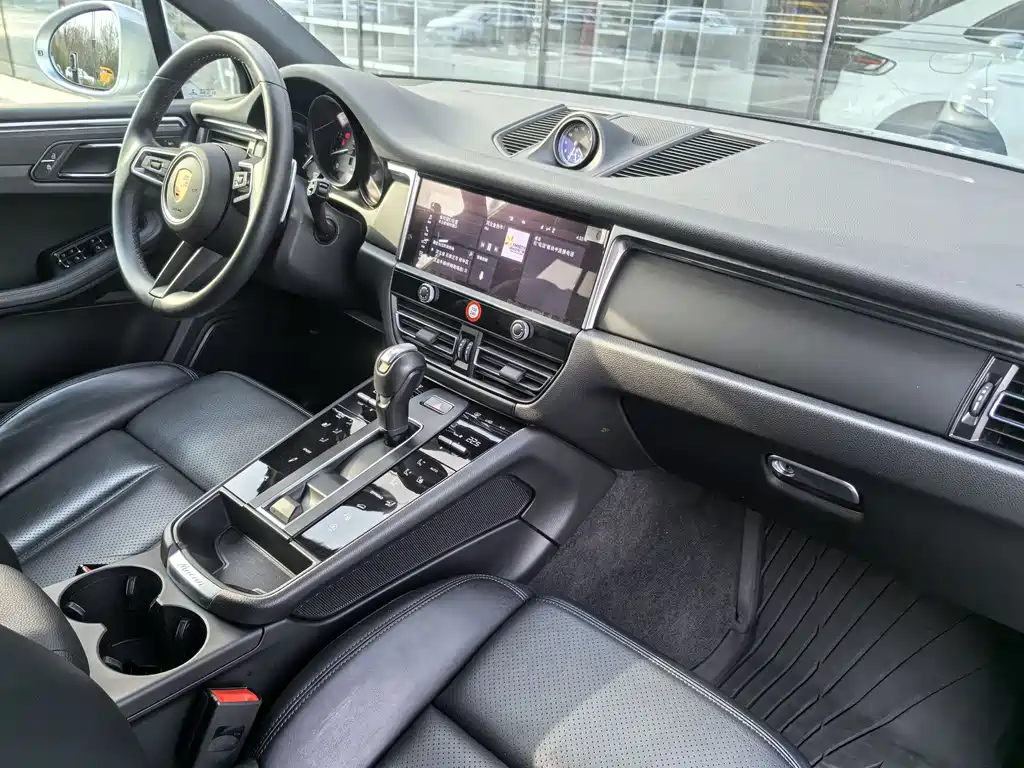 Porsche Macan 2025