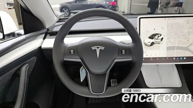 Tesla Model Y 2024