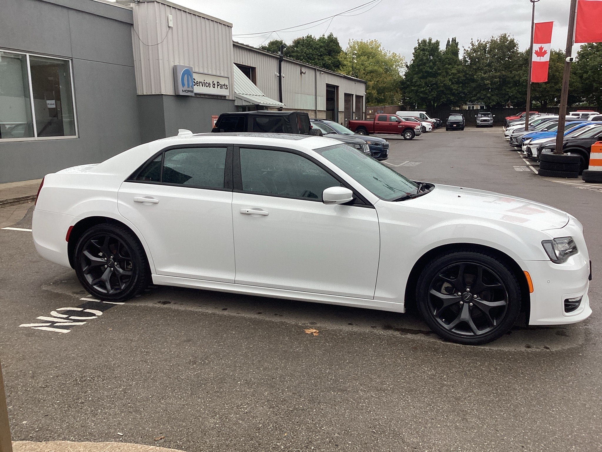 Chrysler 300 2023