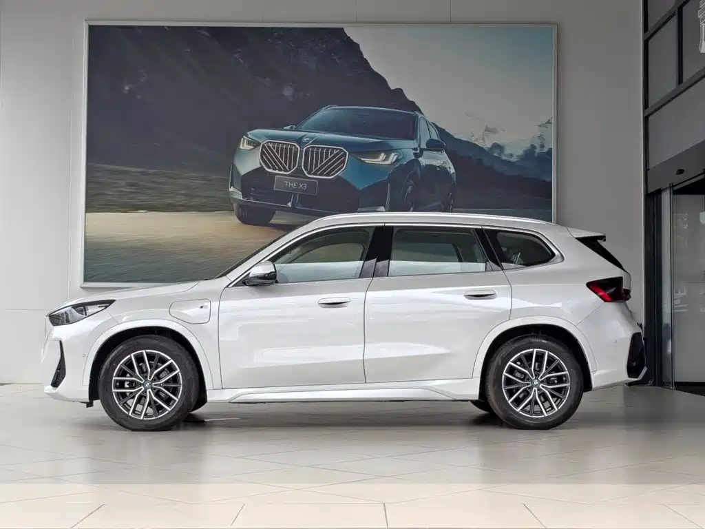 BMW iX1 2025