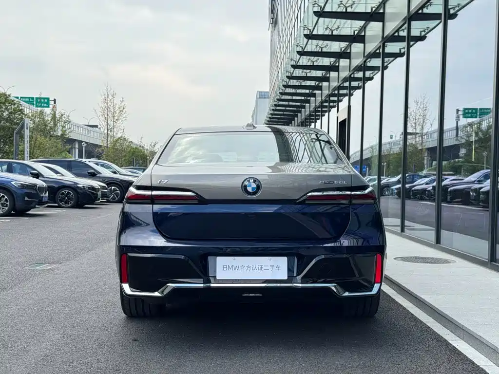 BMW i7 2025