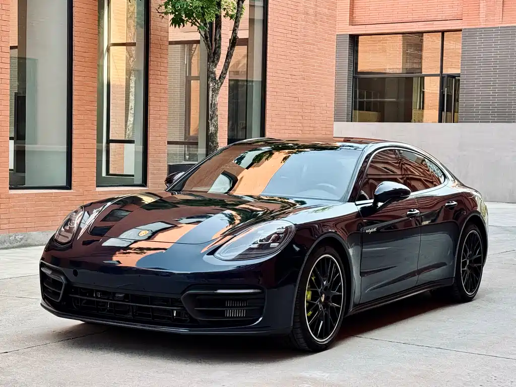 Porsche Panamera 2021