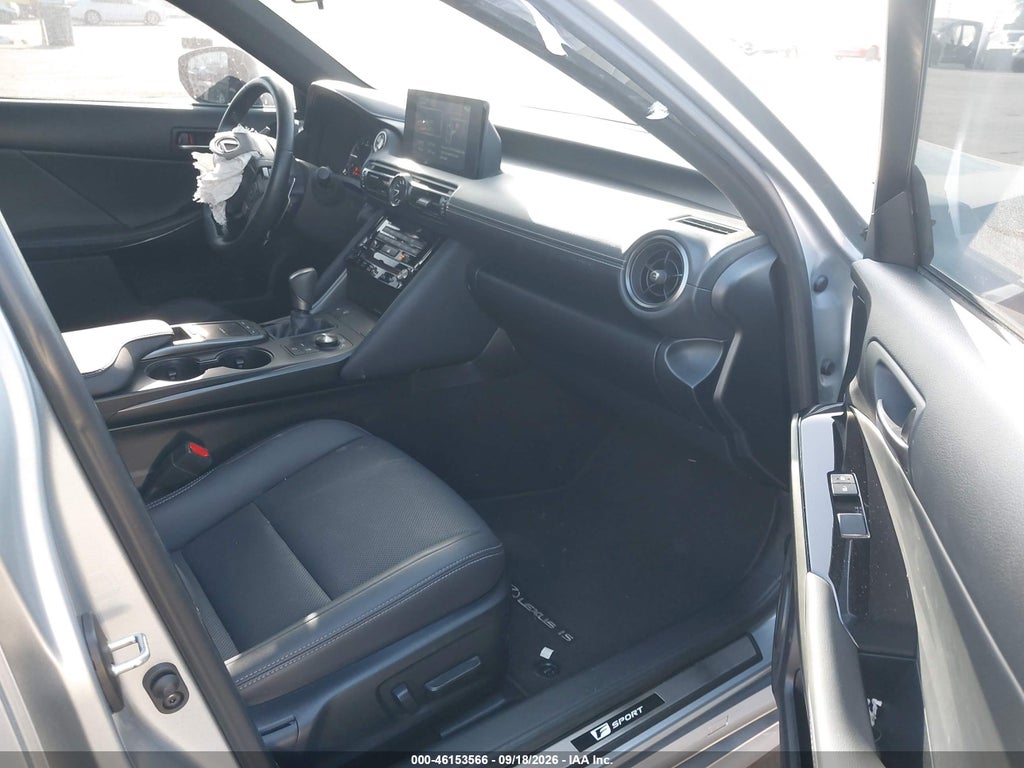 Lexus IS 300 2025