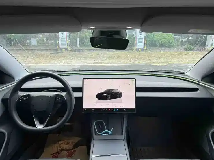 Tesla Model 3 2024