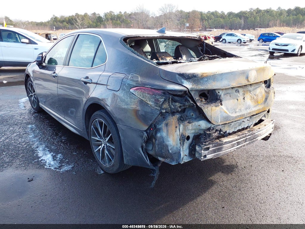 Toyota Camry 2021
