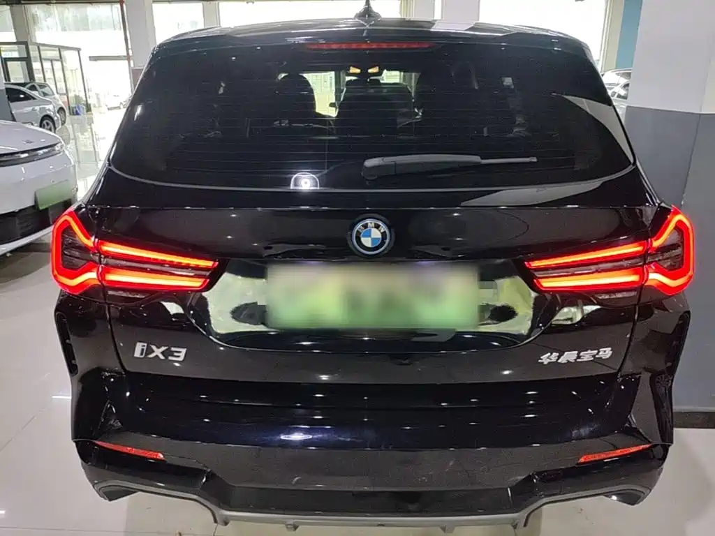 BMW iX3 2024