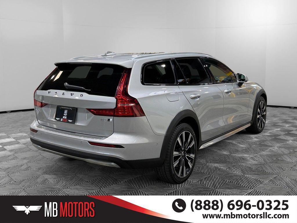 Volvo V60 Cross Country 2023