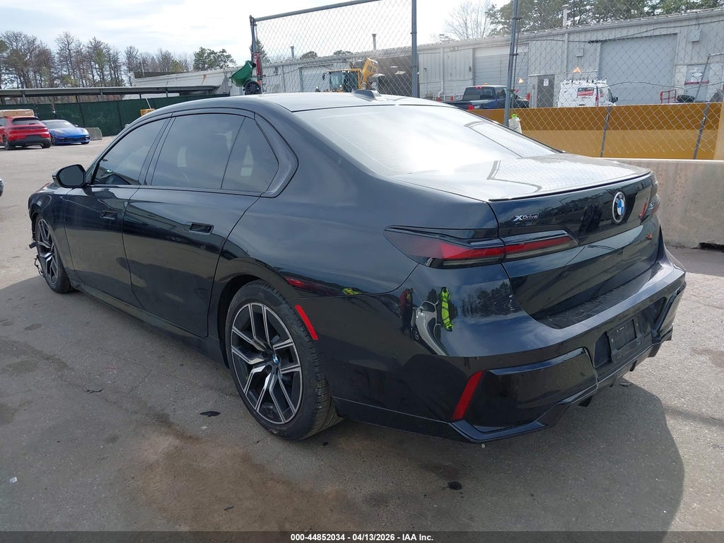 BMW 740 2025