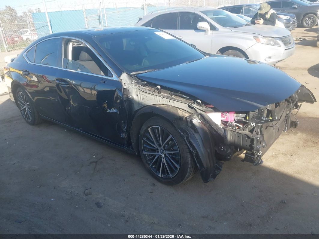 Lexus ES 2025