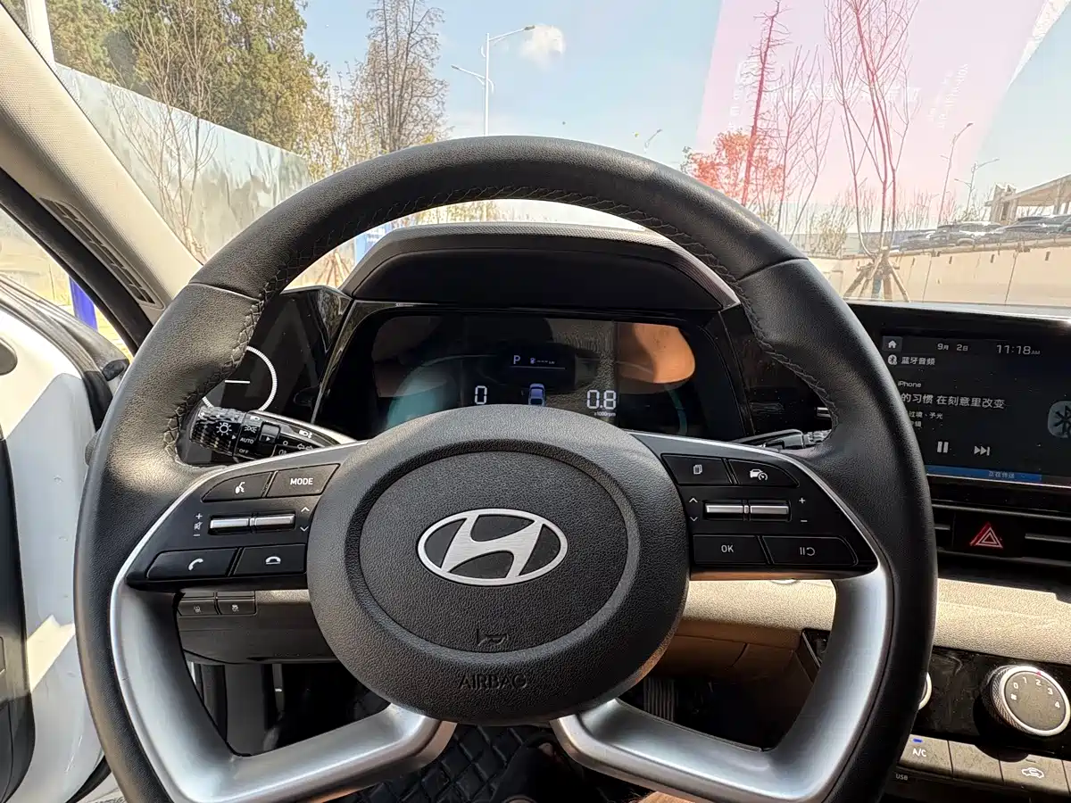 Hyundai Elantra 2024