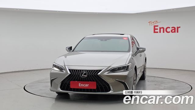 Lexus ES 2024