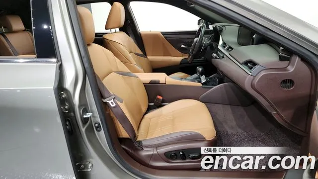 Lexus ES 2021