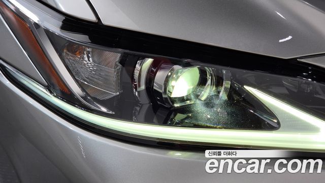 Lexus ES 2022