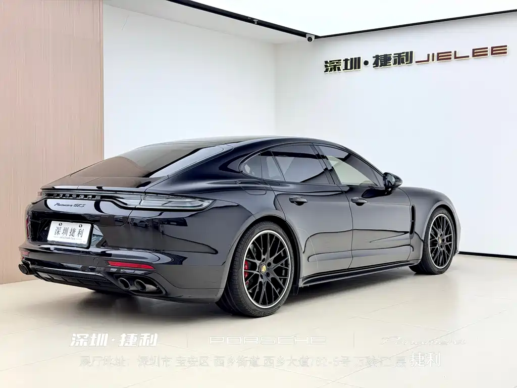 Porsche Panamera 2023