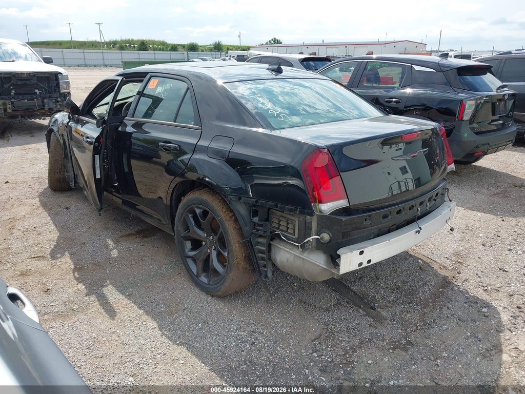Chrysler 300 2023