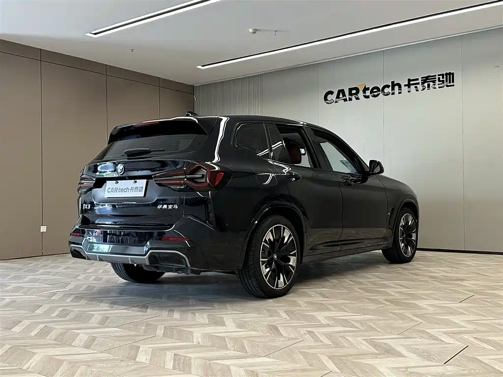 BMW iX3 2024