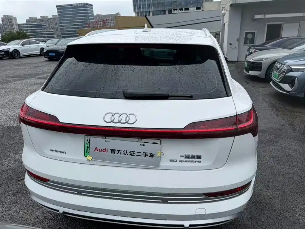Audi e-tron 2023