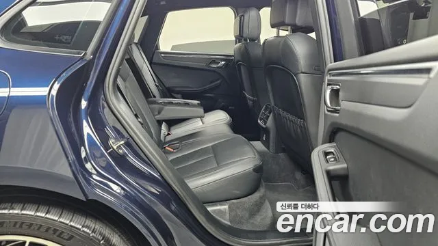 Porsche Macan 2021