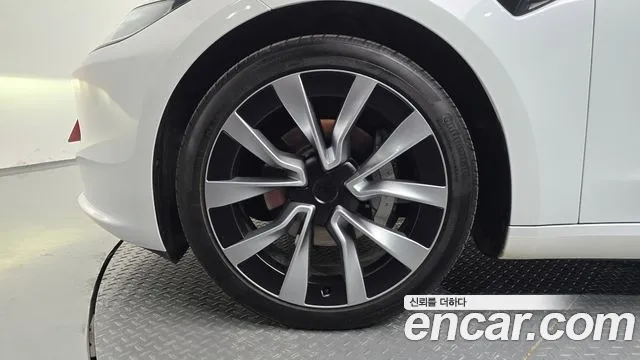 Tesla Model 3 2024