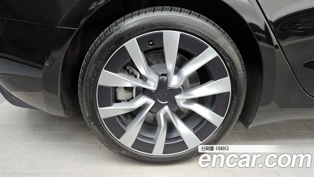 Tesla Model 3 2024