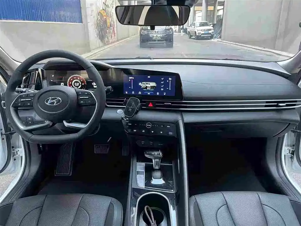 Hyundai Elantra 2021