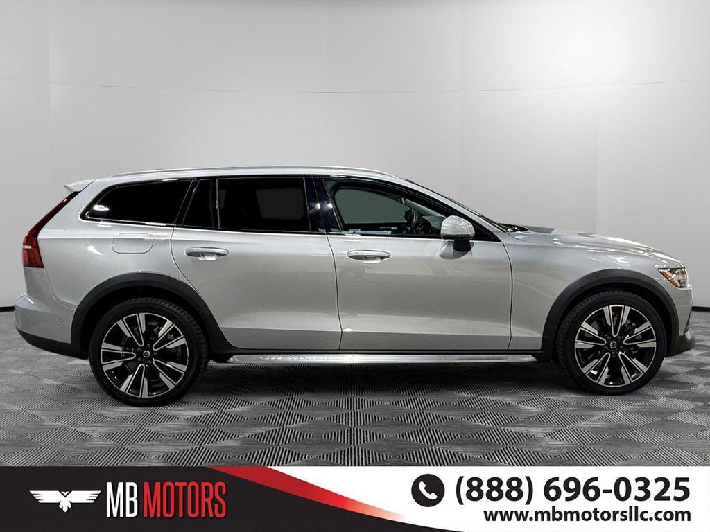 Volvo V60 Cross Country 2023